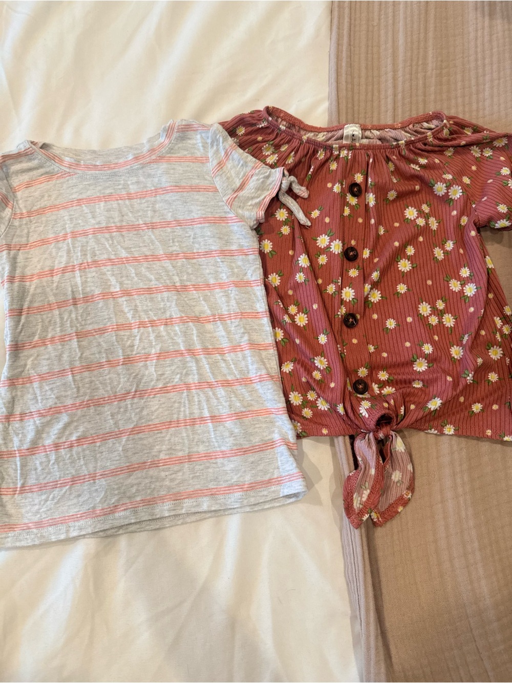 Girls' Pink Daisy Button-Front Pajama Top & Gray Stripe Tee Set